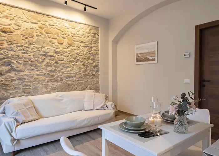 House 20s, 43n * Florence