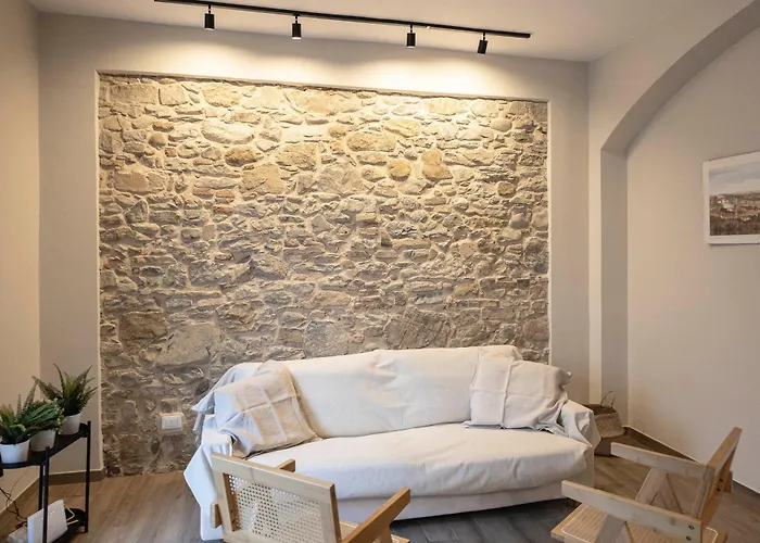 Apartment House 20s, 43n Florence